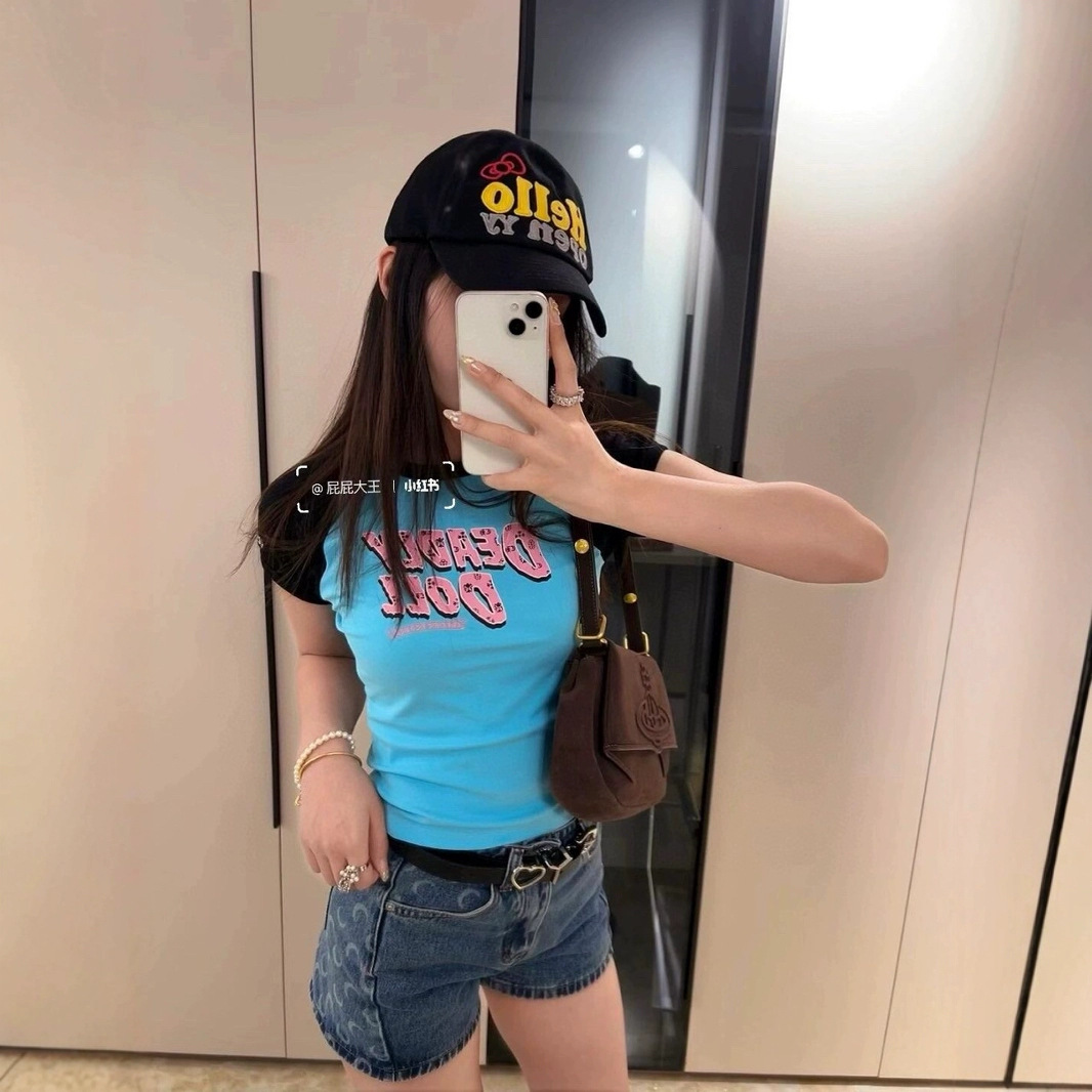 阿柚不退换  2025春夏芭比辣妹圆领拼色字母修身显瘦设计感小众短