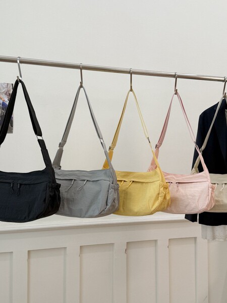 Fashionable nylon one-shoulder bag