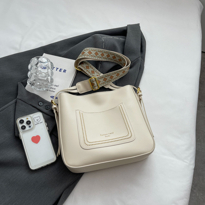 High-Quality New Versatile Tote With Personality And Elegant Style, Large Capacity Bucket Bag, Trendy Crossbody Bag_voghion.com