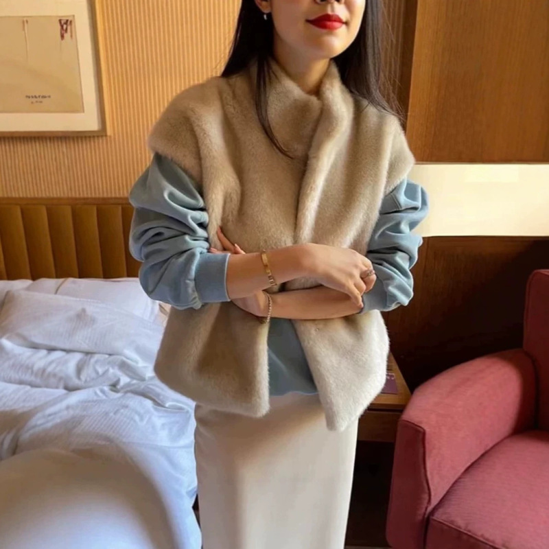 Korean Chic Autumn and Winter Retro Style Stand-Up Collar Mink Fur Loose Versatile Solid Color Fur Vest Cardigan Jacket for Women Korean Chic Autumn and Winter Retro Style Stand-Up Collar Mink Fur Loose Versatile Solid Color Fur Vest Cardigan Jacket for Women