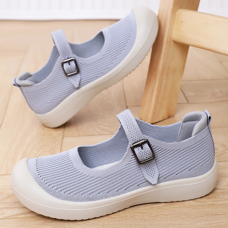 Zapatos de mujer todo-fósforo verano nuevo estilo hebilla viejos zapatos de tela de Beijing mujer volando tejido transpirable zapatos casuales moda zapatos individuales