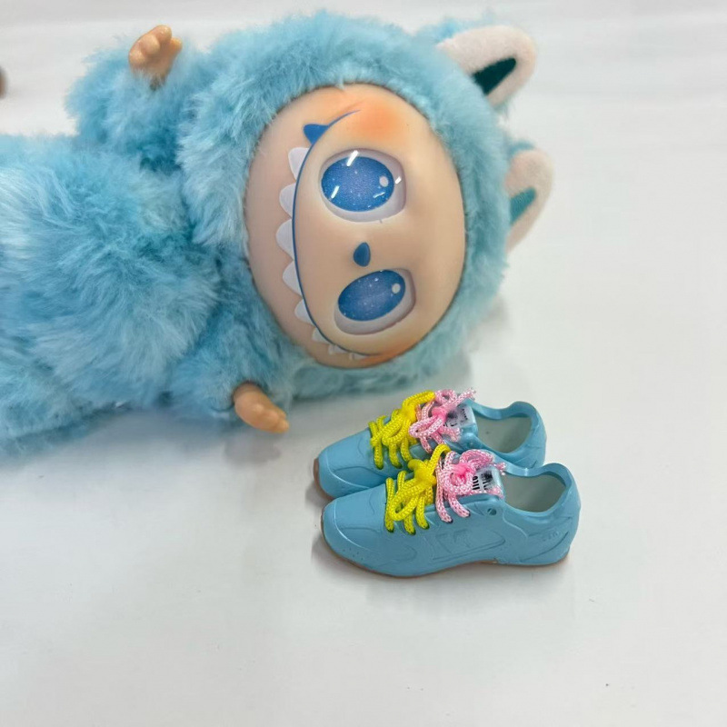 LABUBU Zapatos Rabu Ropa de bebé 17cm felpa vinilo bolso de muñeca colgante para zapatos desnudos caja ciega