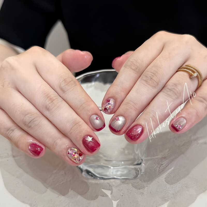 Berry Red French Cat-Eye Wearable Nails with Glitter, Dazzling Sweet and Cool Short Nail Patches, Stylish and Complexion-Enhancing New Style