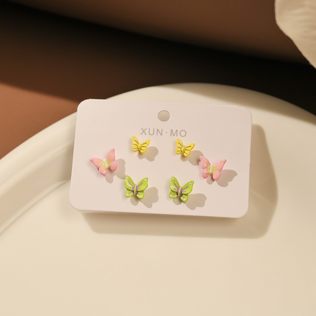 Juego de pendientes de aguja plateados, sencillos y compactos para mujer, pendientes geométricos en forma de corazón, bonitos, dulces y versátiles, venta al por mayor para puestos de mercado