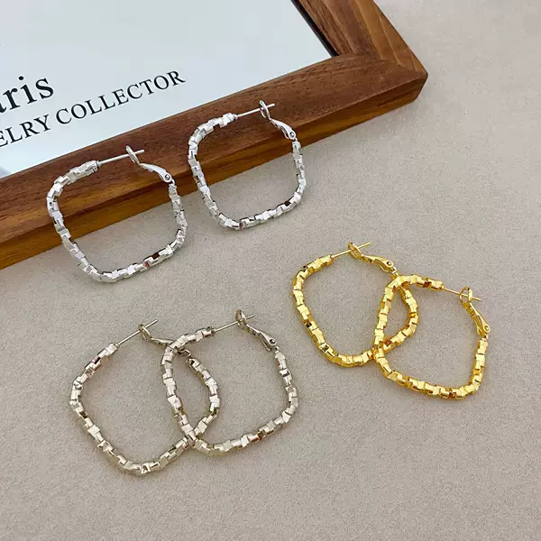 New European and American style, high-end, gold-plated copper, silver-plated square hoop earrings, lightweight, luxurious, and fashionable, perfect for women