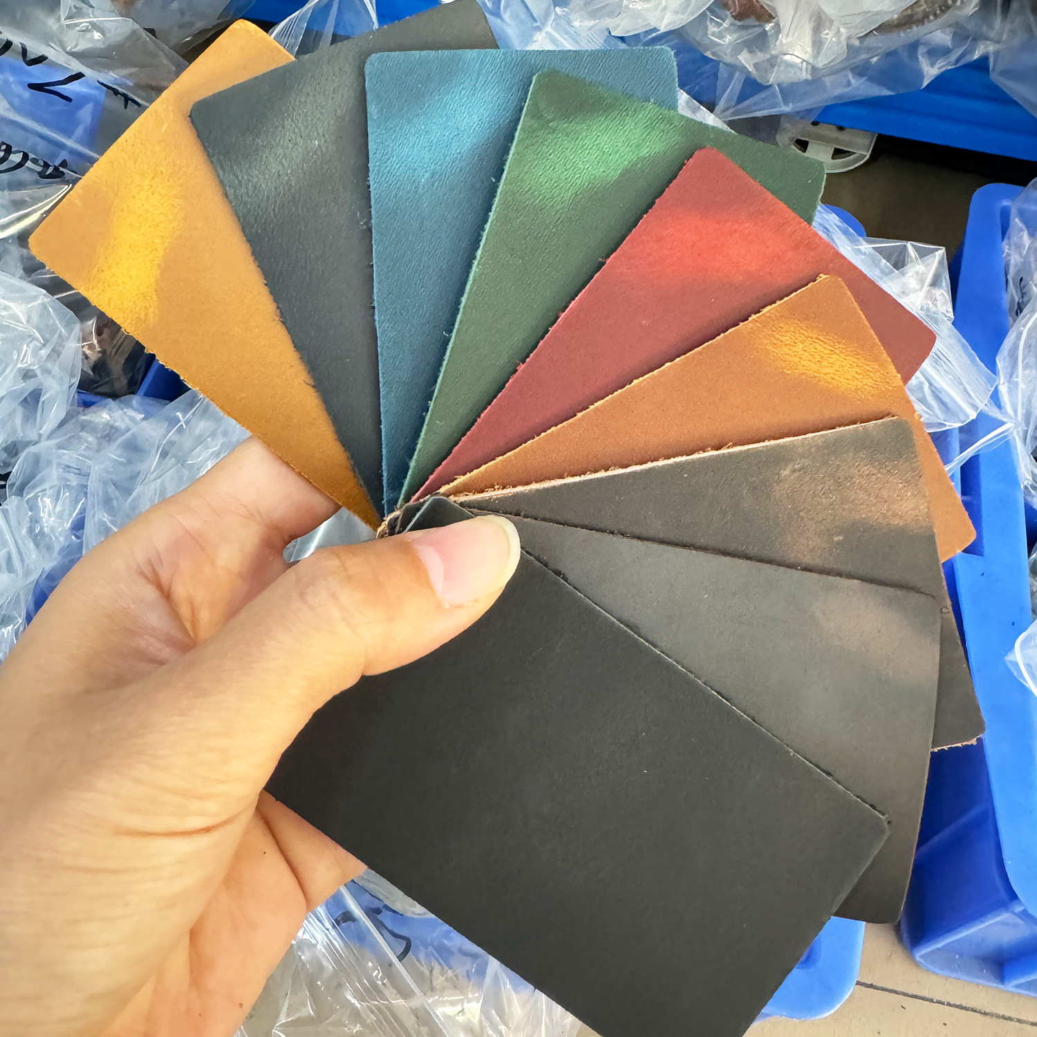 Genuine Cowhide Leather Color Card with Crazy Horse Pattern, Floral Embossed Buffalo Leather-Like Card, Real Cowhide Material Available for Custom Orders