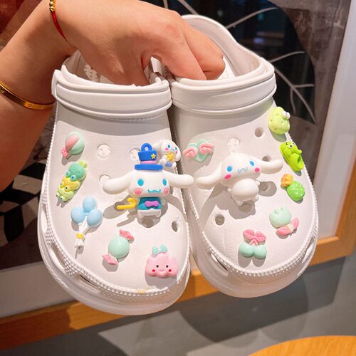 Diy cartoon flashing LED light shoe buckle hole shoe decoration accessories garden vibration shoe ornament light cute slippers