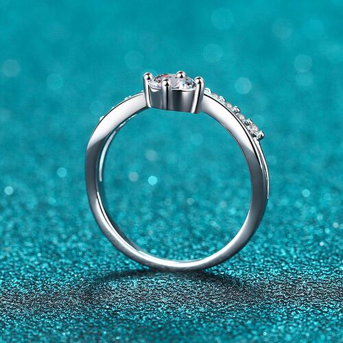 XDY925 silver V-shaped micro-set ring four-claw moissanite diamond ring for women factory direct sales one piece dropshipping Korean version simple