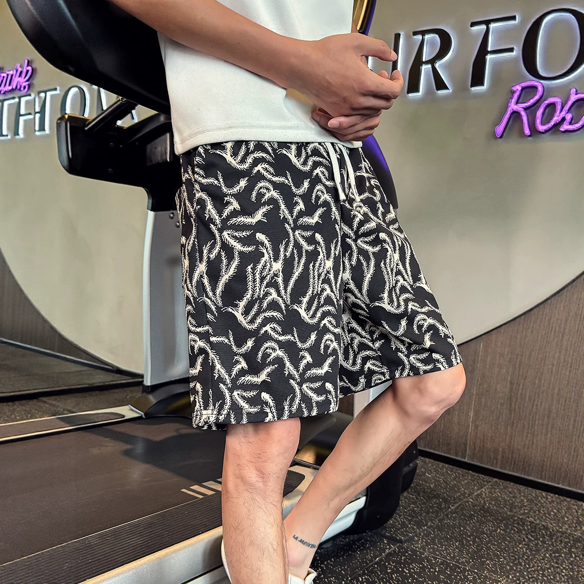 Men's Summer Printed Fashion Shorts Casual Straight Leg High End Style Loose Fitting Athletic Capri Pants Outerwear Beach Shorts_viptrois.com