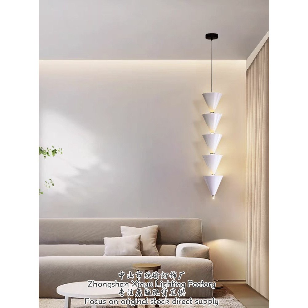 Simplificado dormitorio puerta de entrada cabina de cama nueva lámpara de lámpara de lámpara de lámpara pasillo larga línea multicapa moderna personalidad creativa nórdica