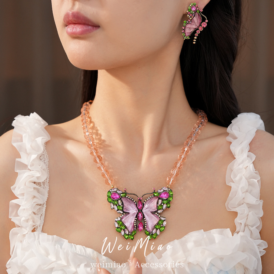 Medieval vintage cuentas collar de mariposa de resina de diamante ligero lujo nicho cadena de clavícula de alta calidad conjunto de joyas
