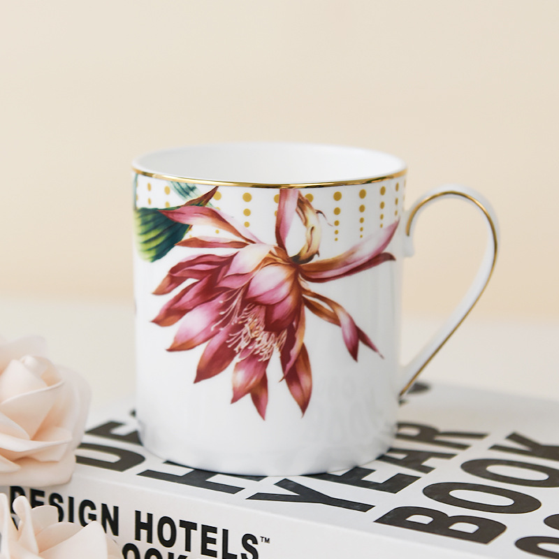 Estilo de lujo ligero pintado en oro taza de agua taza nicho flor taza de agua de alta calidad para niñas