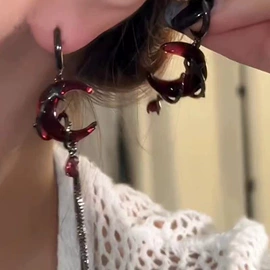 项链;耳环;手链