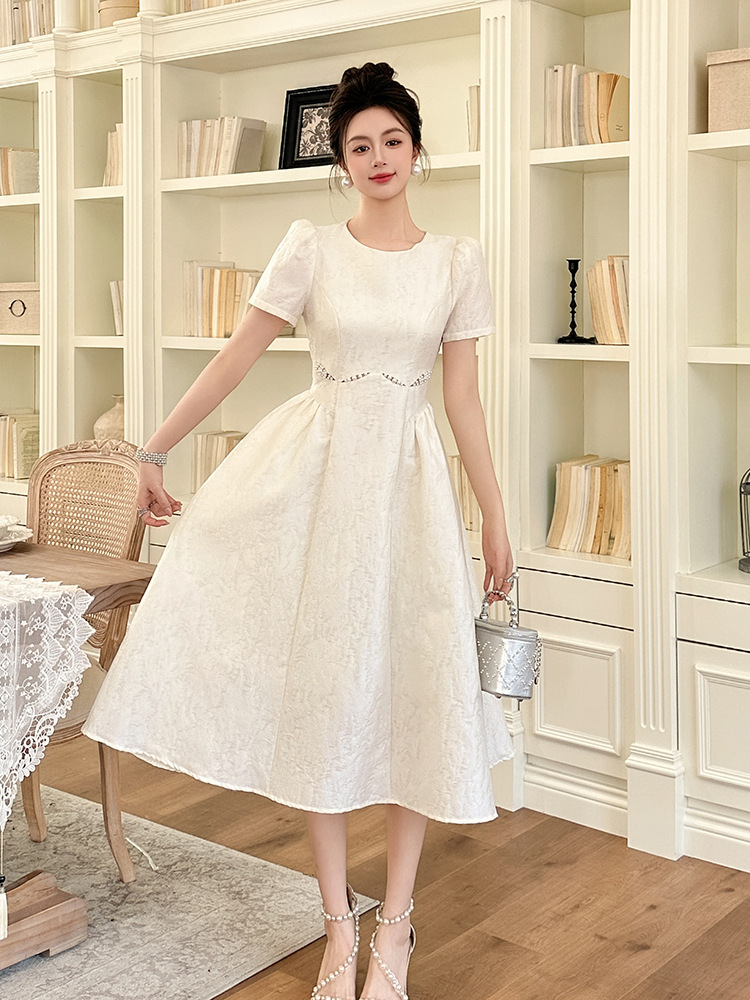 Đầm maxi nữ kiểu Pháp cổ tròn eo khoét lỗ xếp ly vạt rộng — mơ