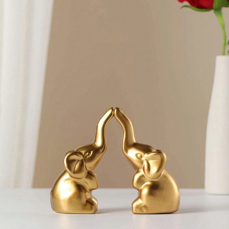 A pair of resin craft elephant ornaments for wedding gifts, new home decoration, modern minimalist animal wine cabinet ornaments A pair of resin craft elephant ornaments for wedding gifts, new home decoration, modern minimalist animal wine cabinet ornaments