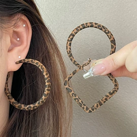 耳环;耳钉;项链