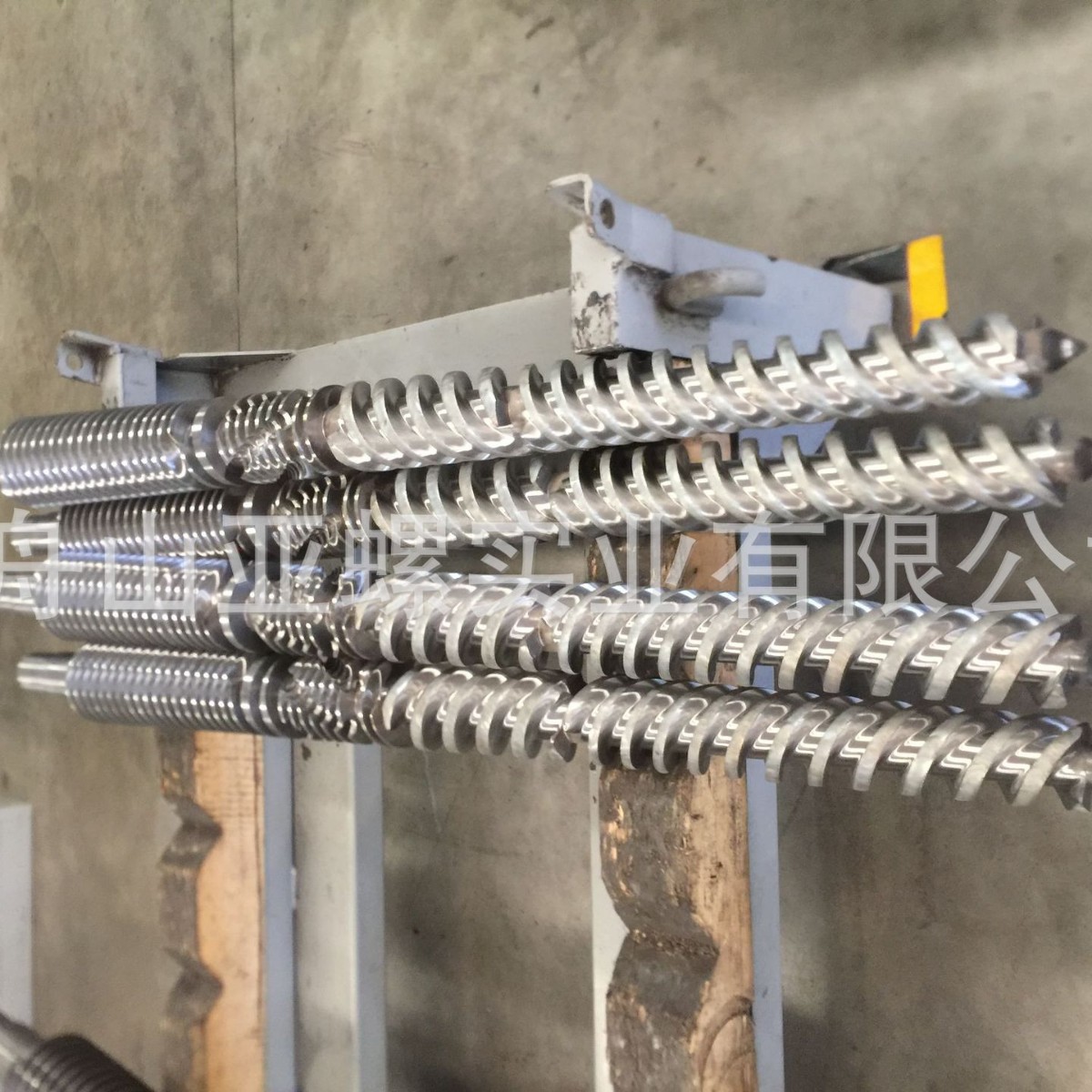 厂家专供注塑机螺杆机筒无卤加纤批发专用机筒螺杆料筒炮筒