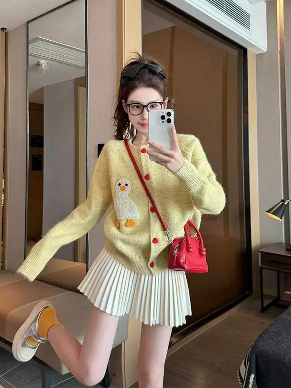 ミルク黄色のセーターのコートの女性2025の新型秋冬の厚い小さい背の洋風の年齢を減らして底のニットのカーディガンを打ちます。|undefined