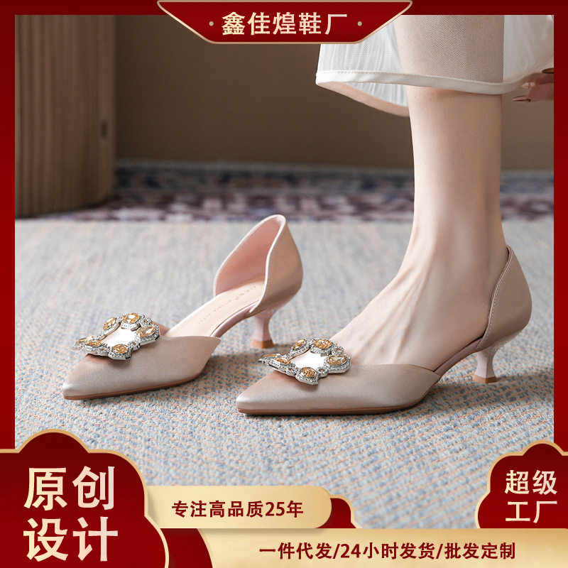 Giày cao gót nữ mũi nhọn gót 6–8 cm khoét hở gót, khóa trang trí đính đá, kiểu mới — Màu be, Màu hồng
