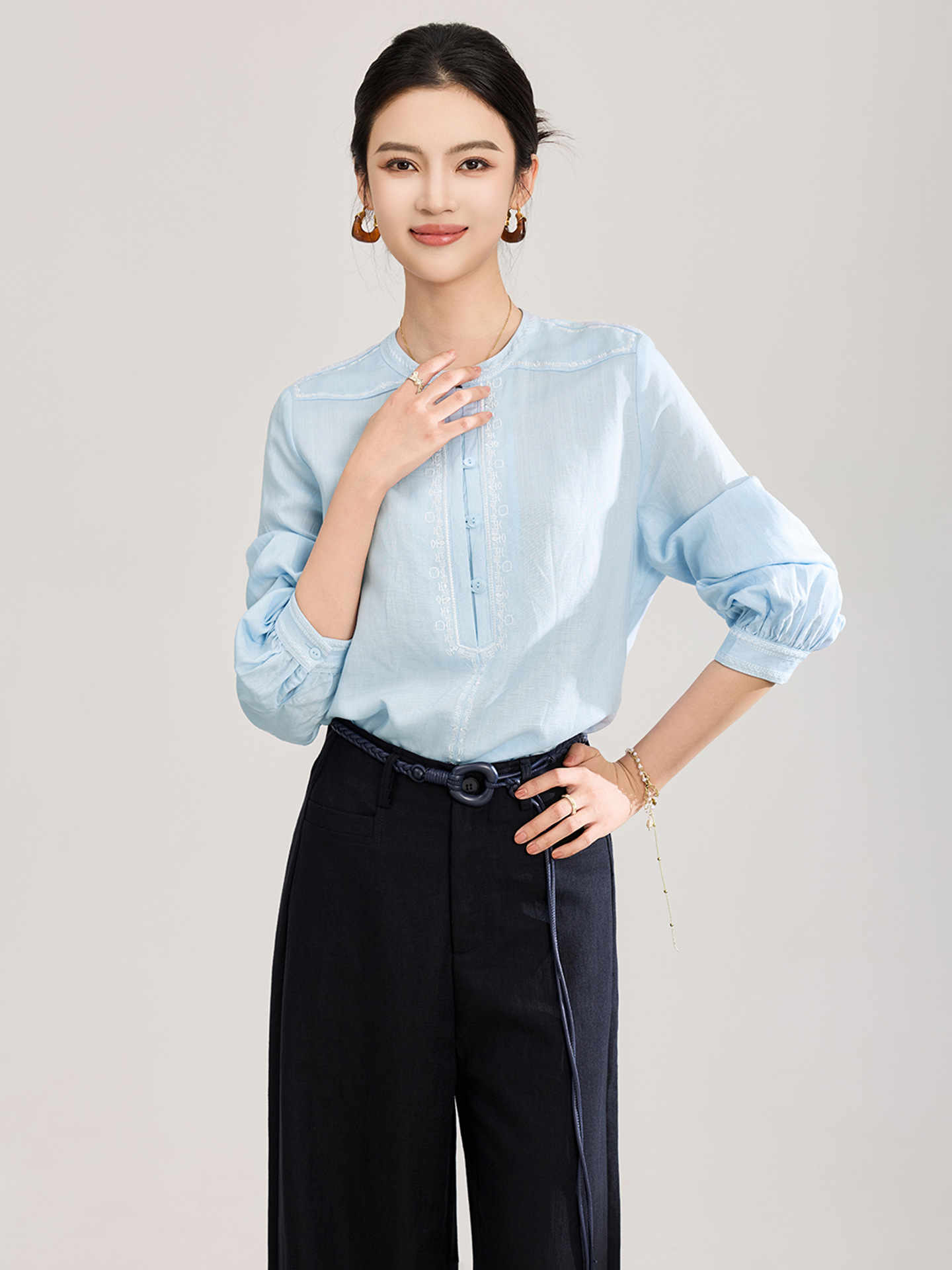 Áo sơ mi nữ chất liệu linen phối màu tay ngắn phong cách Pháp — màu xanh nhạt
