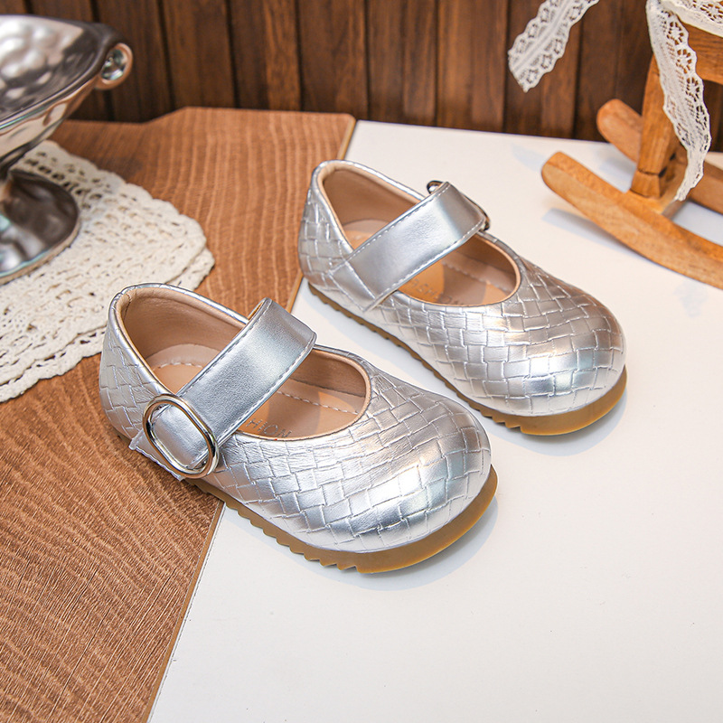2026 primavera y verano de las niñas sandalias trenzadas zapatos casuales de moda para niños zapatos de princesa suave