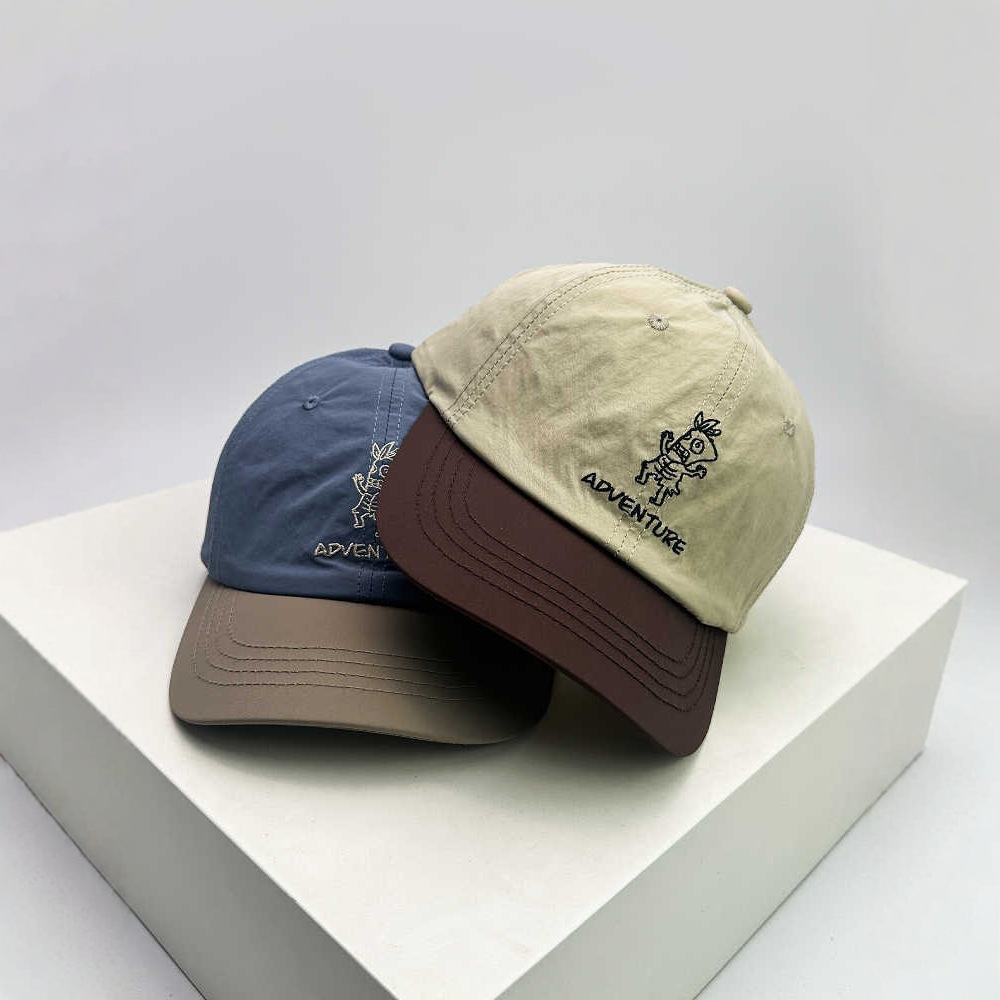 Primavera y verano nuevo estilo japonés bordado letras de dibujos animados sombrero de béisbol de color masculino y femenino sombrero de sombra retro lindo pato