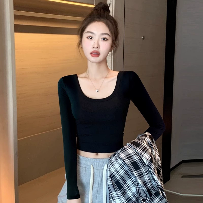 Черная рубашка с круглым вырезом