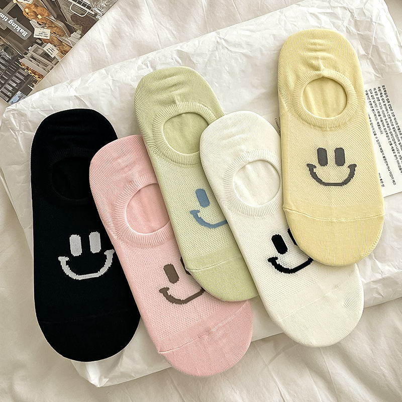 Calcetines de barco sonrientes para mujeres de verano delgadas no caen calcetines de tacones absorbentes de sudor antiolor calcetines invisibles de algodón Zhuhai al por mayor