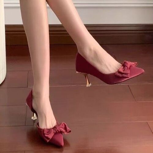 Bow tie hollow single-layer shoes bride toast show he shoes French wedding shoes pointed red high heels women's new style