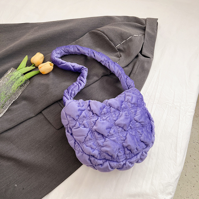 Nuevas nubes plisadas envuelven a las mujeres han bangchao nicho terciopelo envuelve albóndigas casuales envueltas en moda envueltas en un hombro y axilas