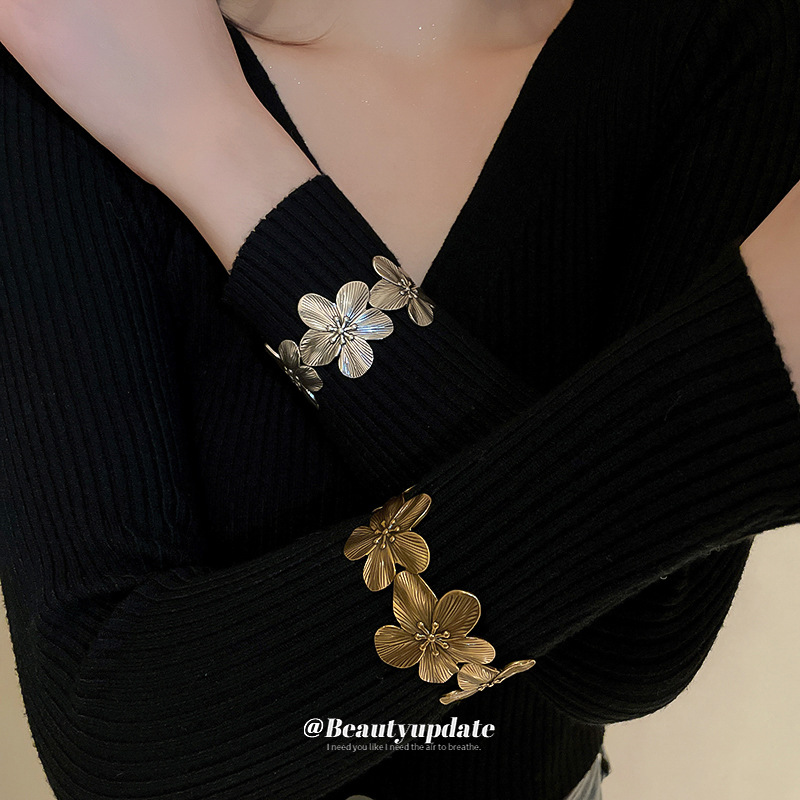 Pulsera abierta de flor vintage medieval pulsera de moda de nicho europea y americana joyería retro de alta gama al por mayor femenina