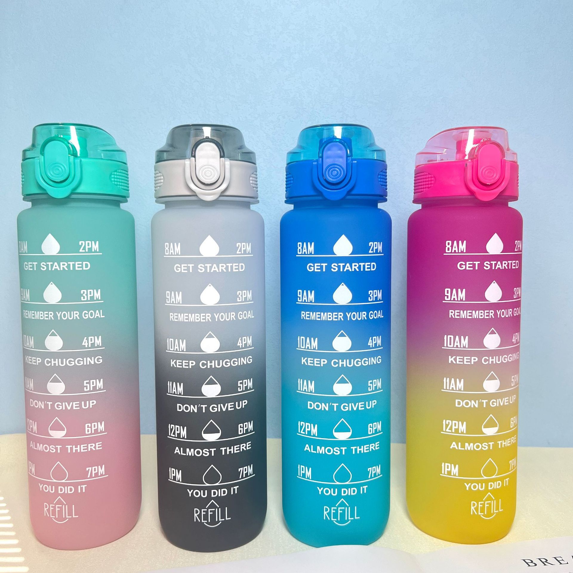 Fábrica en stock 1000ml gradiente bebida directa moda deportes al aire libre taza de agua con escala elevación cuerda paja rebote taza
