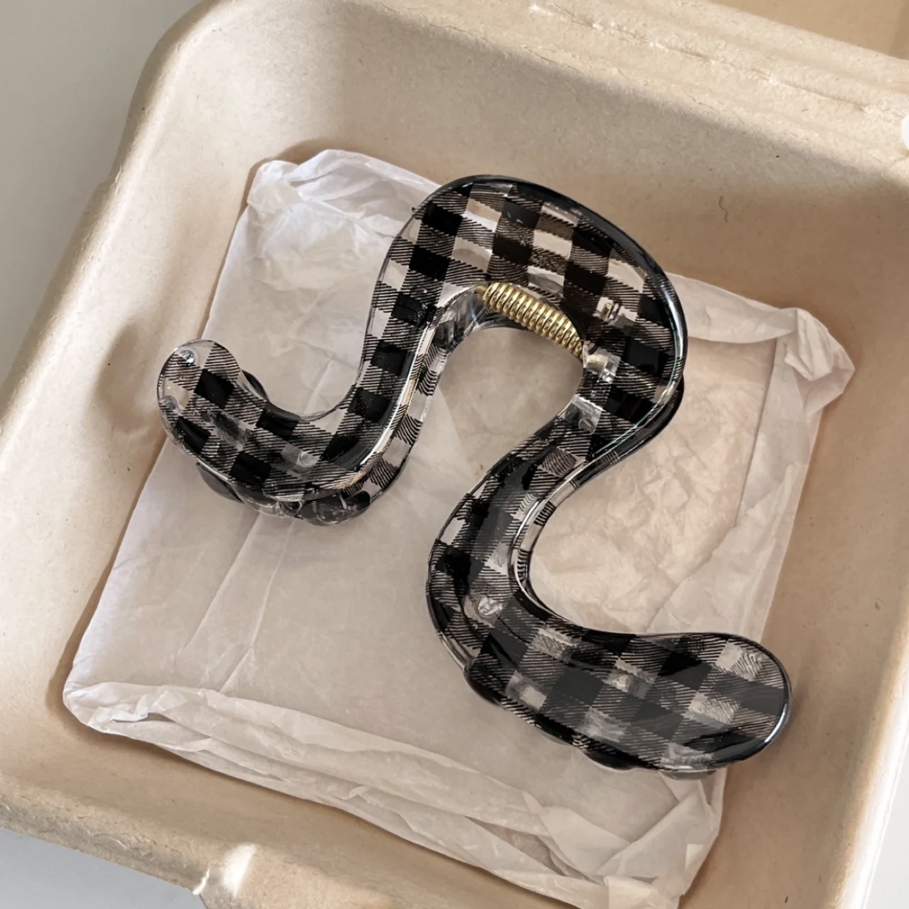 Black plaid pattern