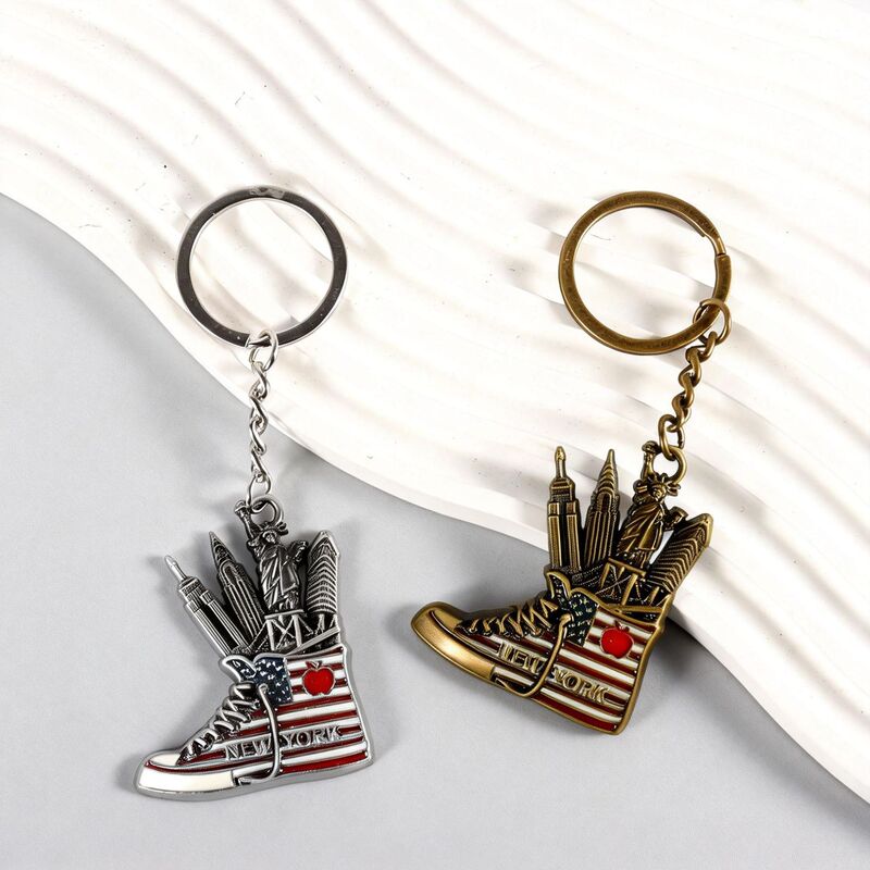 Vintage Distressed New York Landmark Sneaker Keychain American-Style Landmark Personalized Commemorative Metal Pendant Gift Wholesale