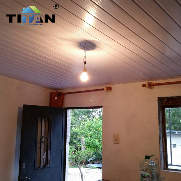 Azulejos de techo La fábrica de techos de PVC produce paneles de techo de plástico