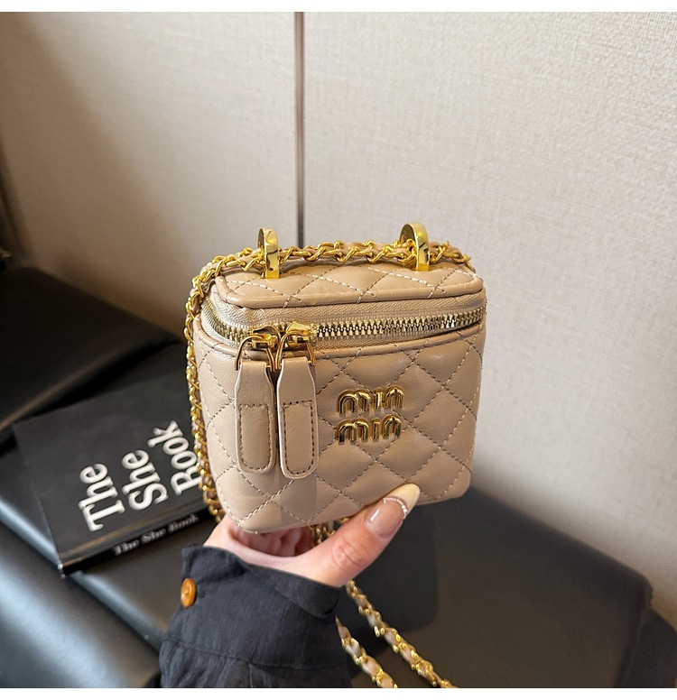 Little Bag Women 2025 Summer New Fashion diamond-shaped chain patent leather crossbody bag, versatile single-shoulder hand-carry bucket bag undefined