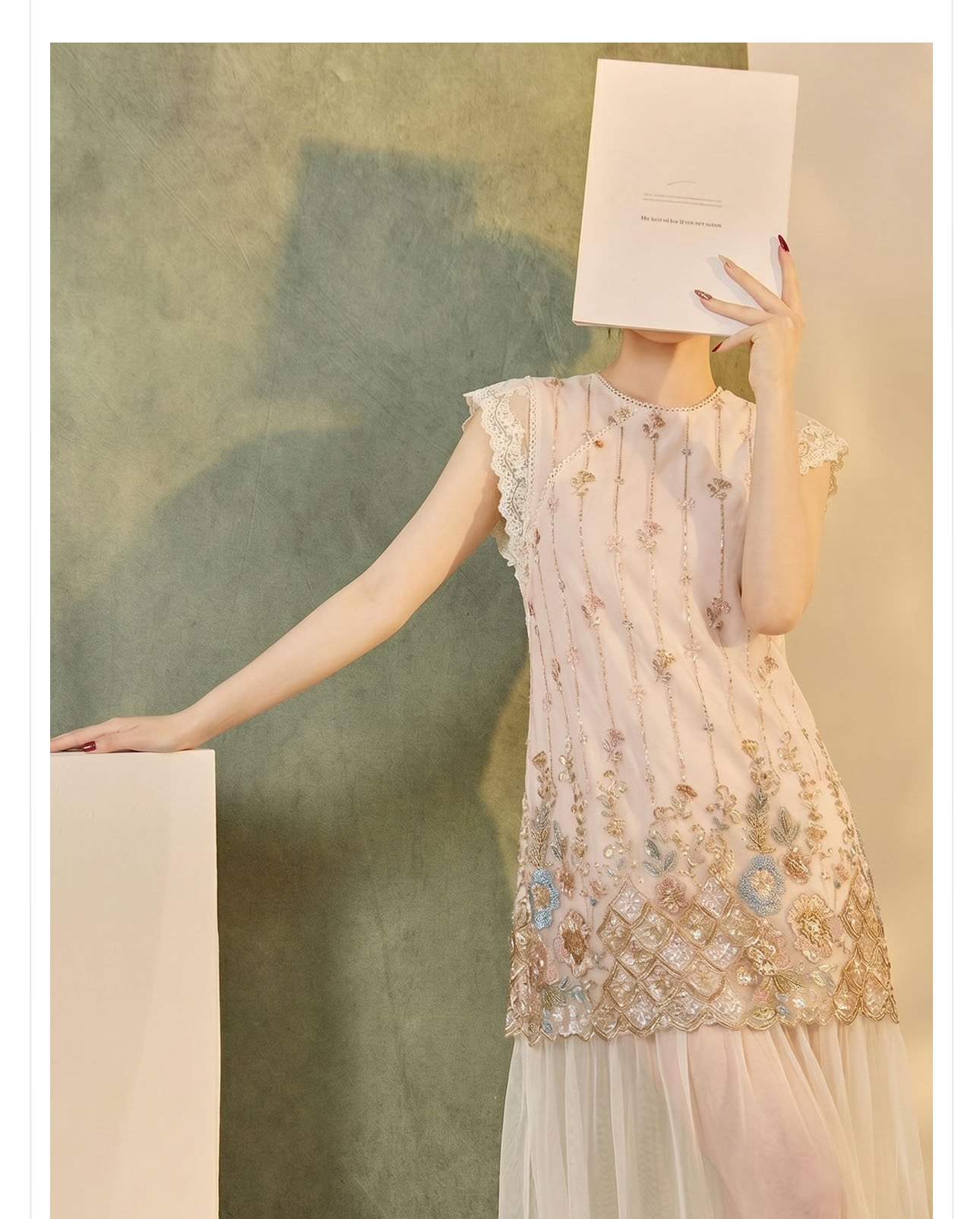 Váy dài ren hai lớp tay áo lưới đính sequin thêu giả — Hồng Hạnh chi tiết 3