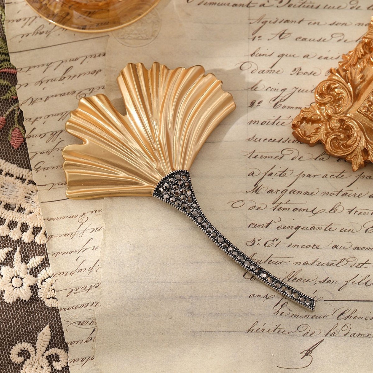 Medieval Vintage Plain Gold Ginkgo Leaf Brooch European and American Plant Pin Fan-Shaped High-End Cross-Border Aliexpress