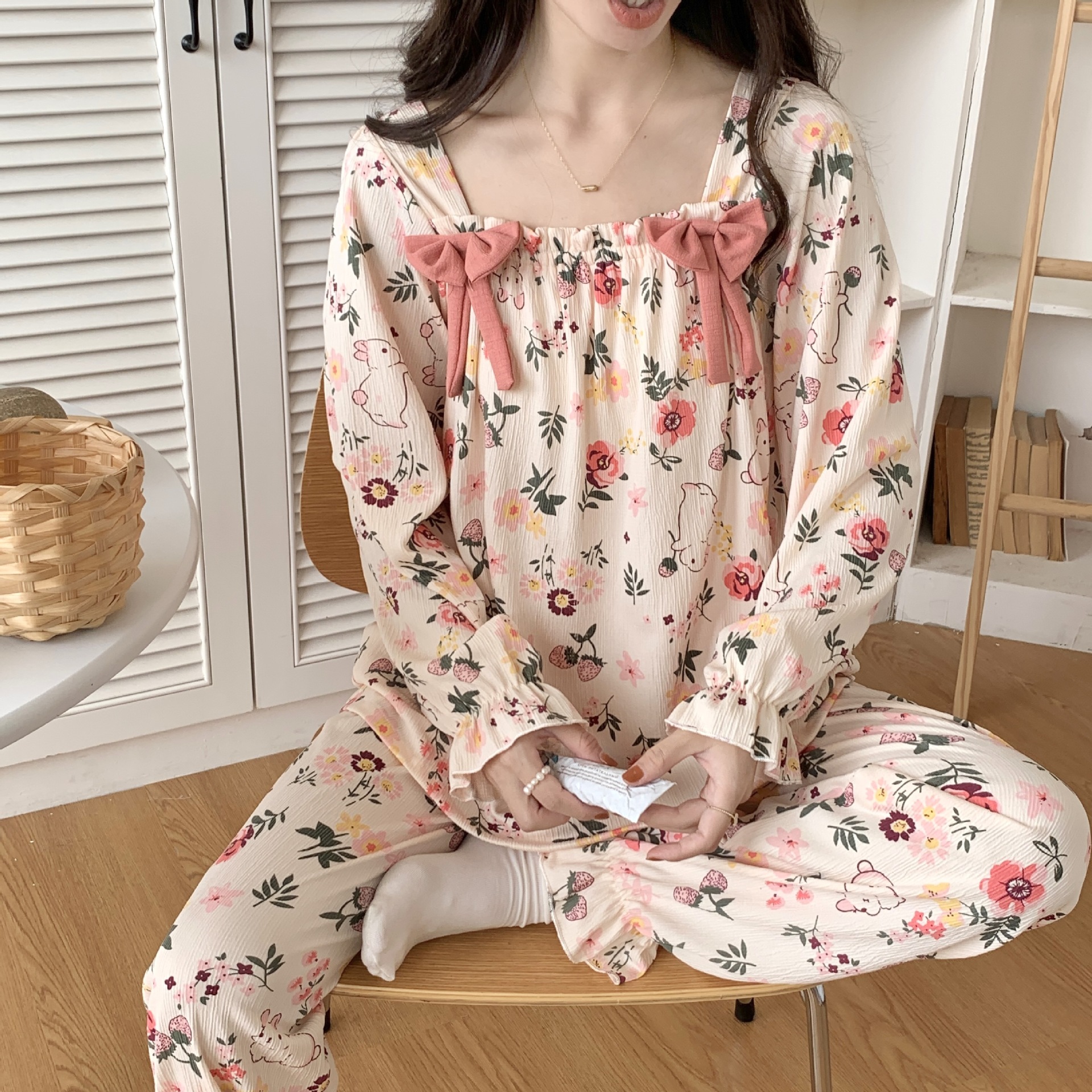 Estilo coreano floral ins pijamas de punto de las mujeres arrugado jersey de algodón de manga larga otoño e invierno dulce desgaste del hogar con el pecho pad traje