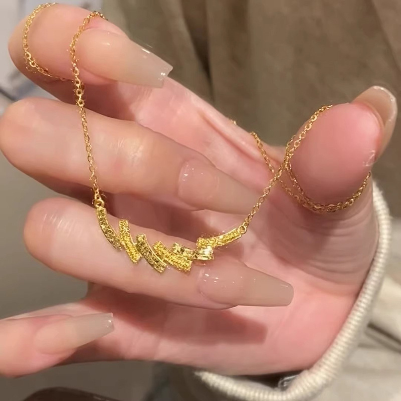 Super Flash Wave Necklace Women's Light Luxury Brilliant Design Sense Clavicle Chain Micro-inlaid Zircon Exquisite All-match Neck Chain for Fashion