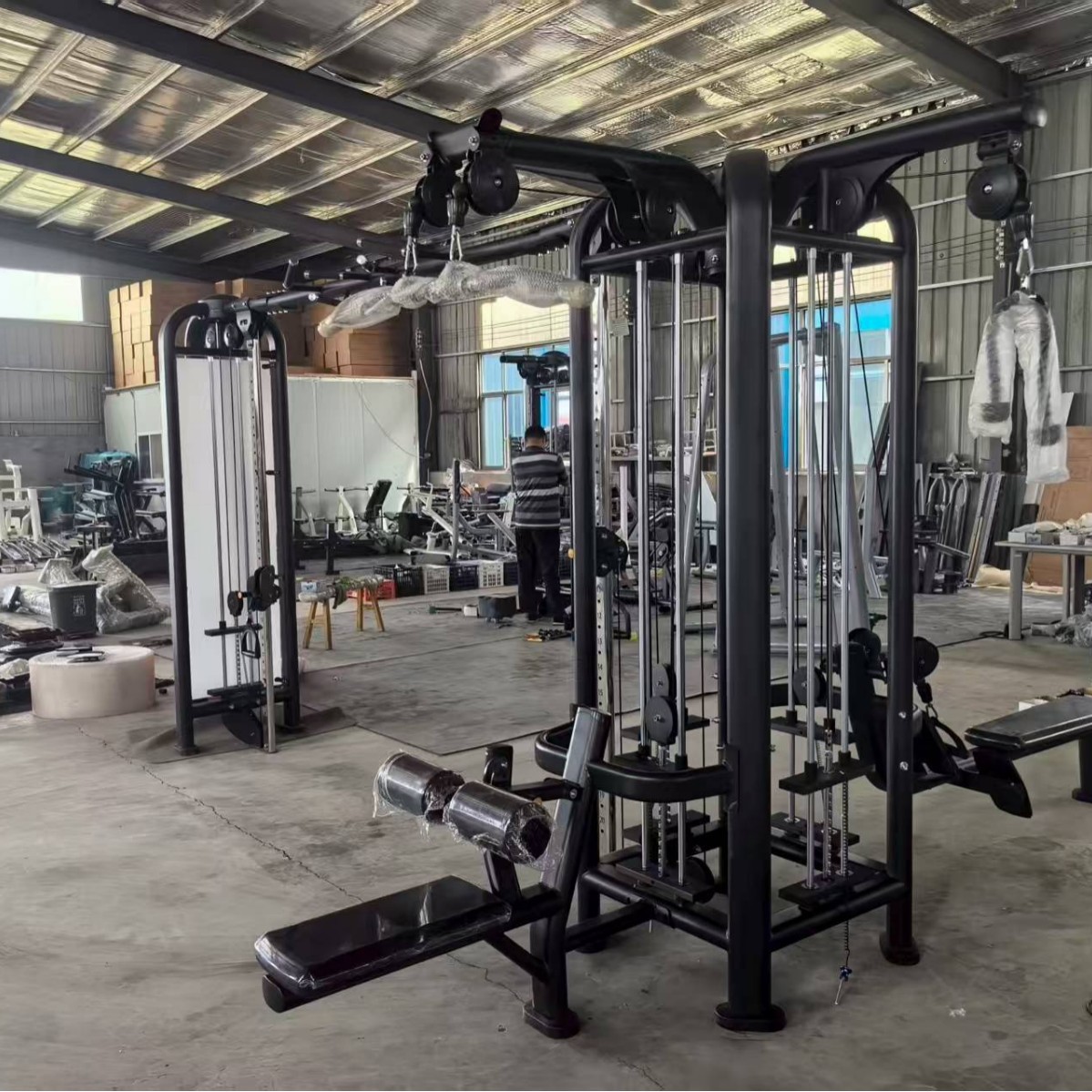 Gimnasio Lijian cuatro o cinco personas estacionamiento tamaño pequeño pájaro pórtico Smith multifunción capacidad equipo de entrenamiento integral