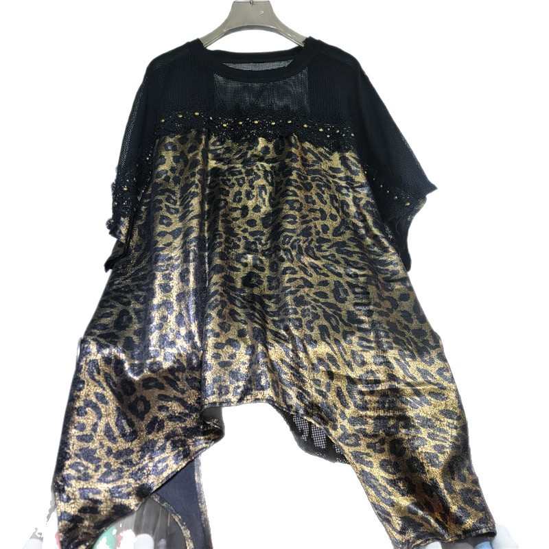 Diseño de nicho de estilo europeo y americano, tela de mosaico de impresión de leopardo, camiseta de mujer suelta, camiseta irregular de estilo largo