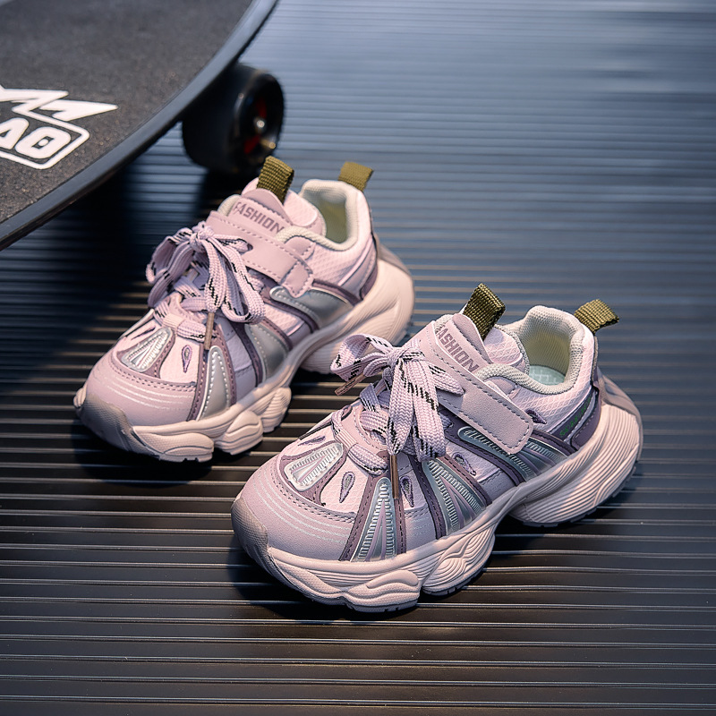 Zapatos deportivos para niños 2026 primavera nuevo tipo de zapatos de running de suela suave para niños zapatos transpirables de papá zapatos de estudiantes en stock