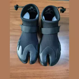 潜水用品;溯溪鞋;冲浪帆板