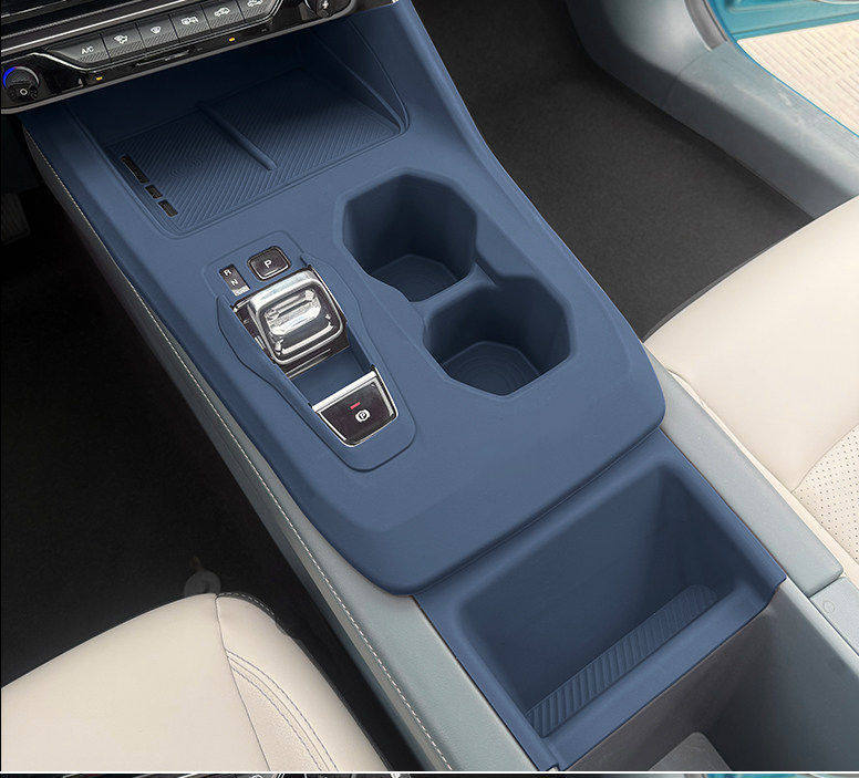 Suitable for Trumpchi Gs3 Center Console Gear Panel Silicone Protective Pad Wireless Charging Storage Slot Anti-Slip Mat Modification Accessories