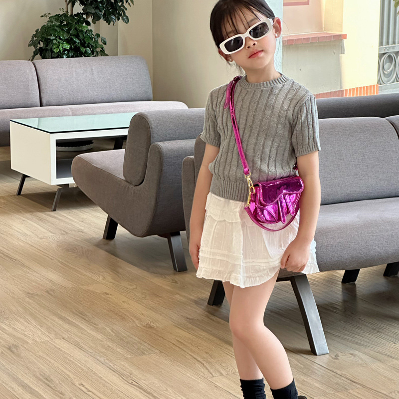 Nuevo bolso de hombro para niñas estilo coreano con acabado brillante, bolso de sillín infantil de color sólido a la moda, bolso moderno para niños para comercio transfronterizo.