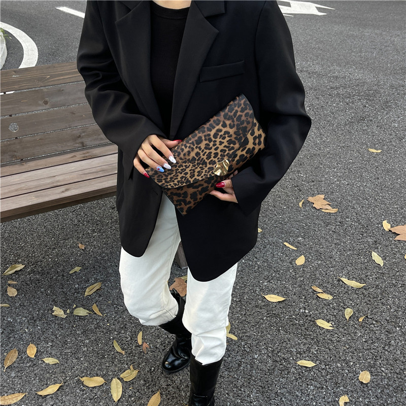 Leopardo de moda europea y americana bolsa de cena casual personalidad femenina alta sensación de temperamento extranjero bolsa de mano universal