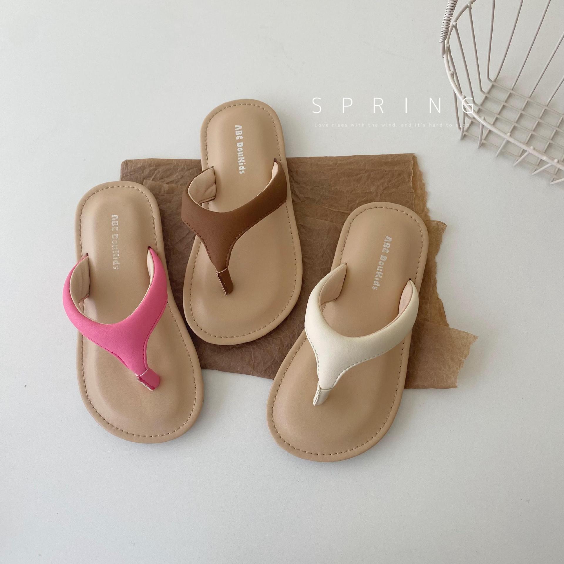 Korean Children's Shoes 2025 Summer Girls' Korean Style Fashion Flip-Flops Slippers Beach Shoes Girls' Shoes Non-Slip and Wear-Resistant
