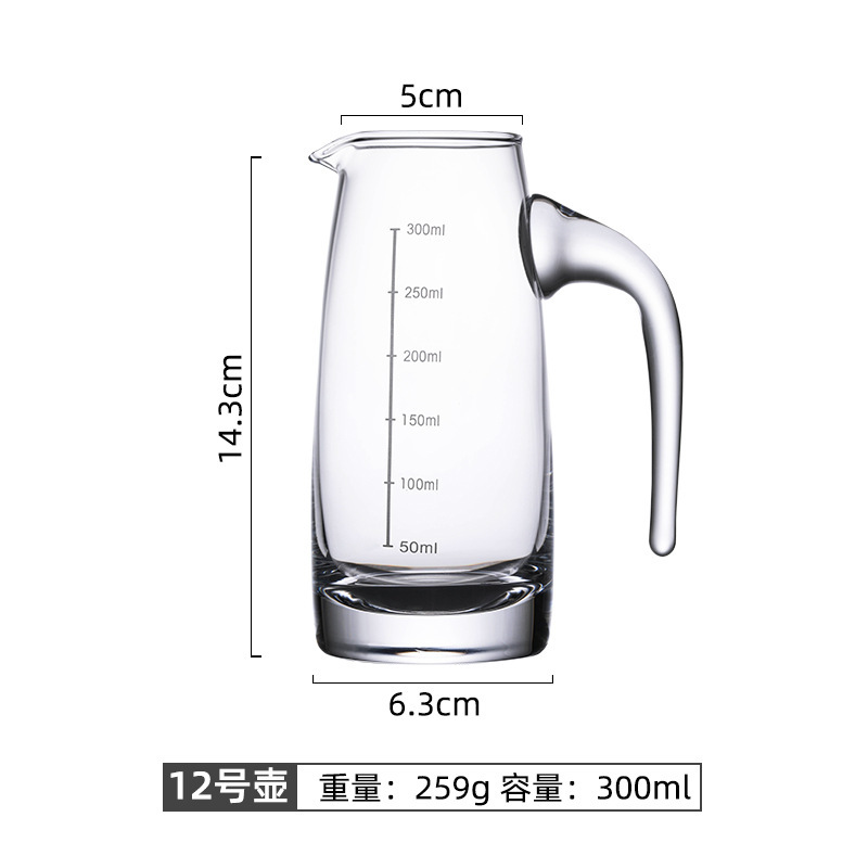 Casa de vidrio y blanco distribuidor de vino con cuchara de vino vino vino tinto y blanco vaso de vino con escala para el hotel