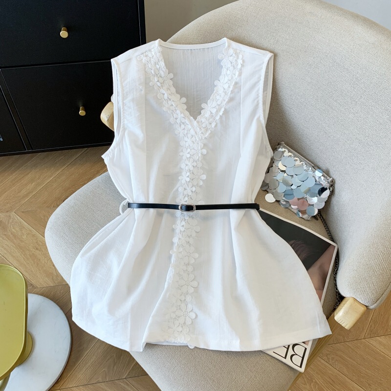Real Shot of Korean-Style Lace Trim V-Neck Single-Breasted Blouse for Women, New Loose-Fitting Waist-Cinching Slimming Sleeveless Shirt in White